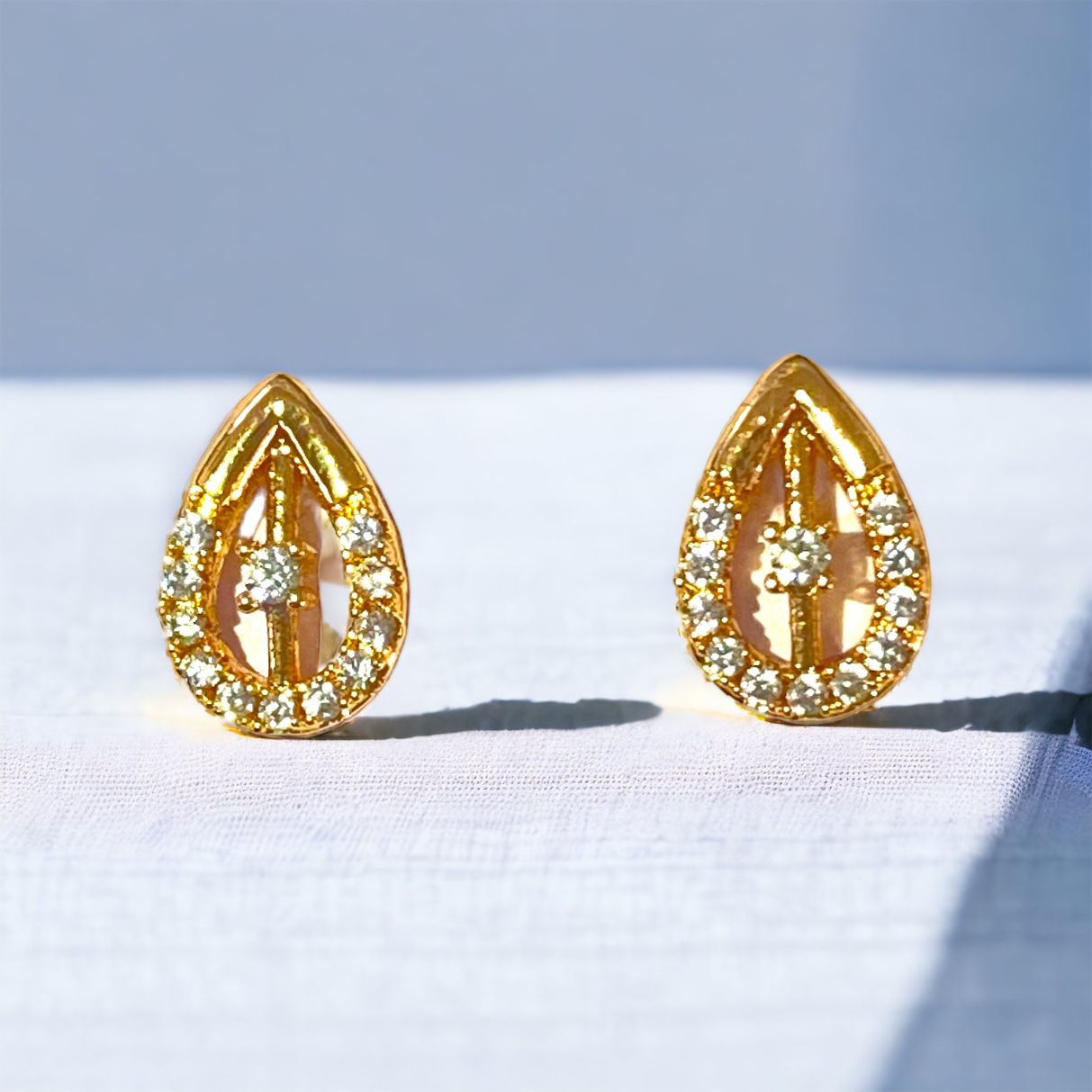 AD LOTUS LUXURY STUDS